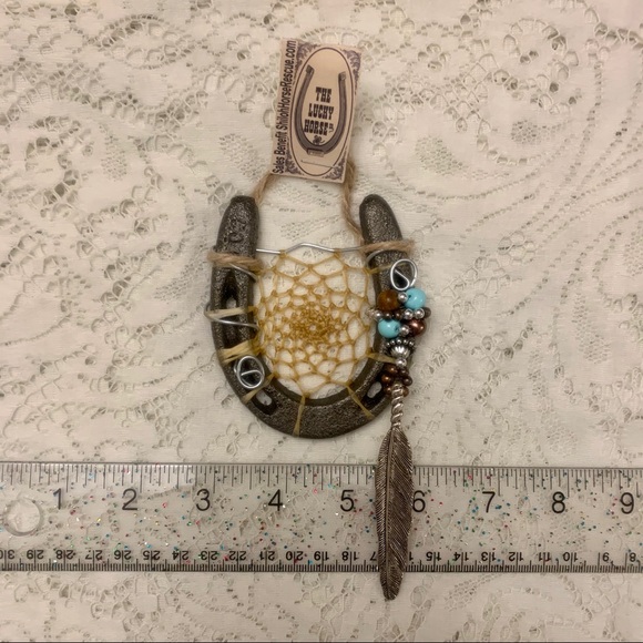 The Lucky Horse Shiloh Horse Rescue Beaded Feather Horseshoe Dreamcatcher Decor - Picture 7 of 9